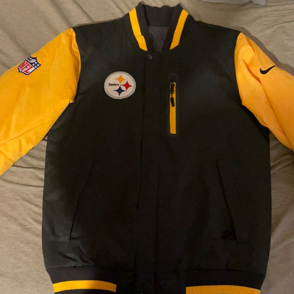 Pittsburgh Steelers insulated zip up coat. Bomber